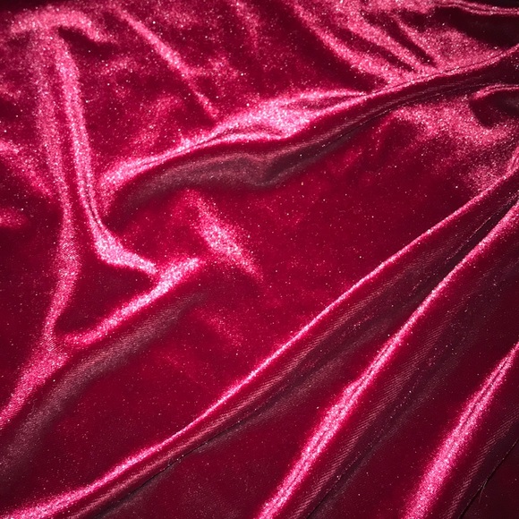 Beautiful red dress - Picture 6 of 7